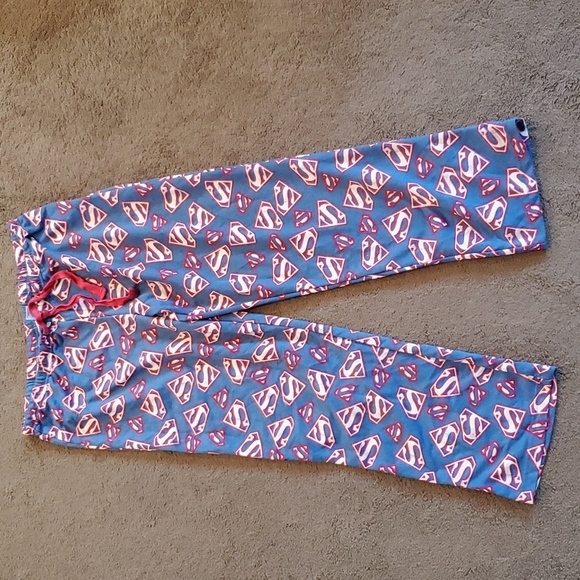 Juniors SUPERGIRL pajamas Tee & Pants Size Large. EUC - Picture 4 of 5